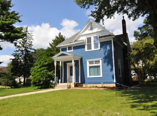 206 1st St SE, Hayfield, MN 55940