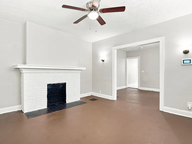 130 S Highland Ave — Photo 4