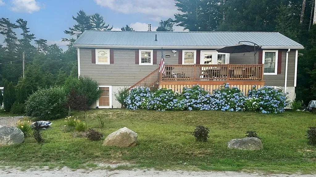 3 bed, 2.0 bath, 2740 sqft, $2,750 — Photo 1