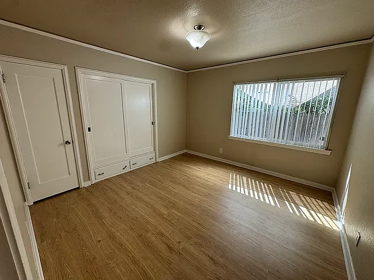 337 E Weldon Ave — Photo 27