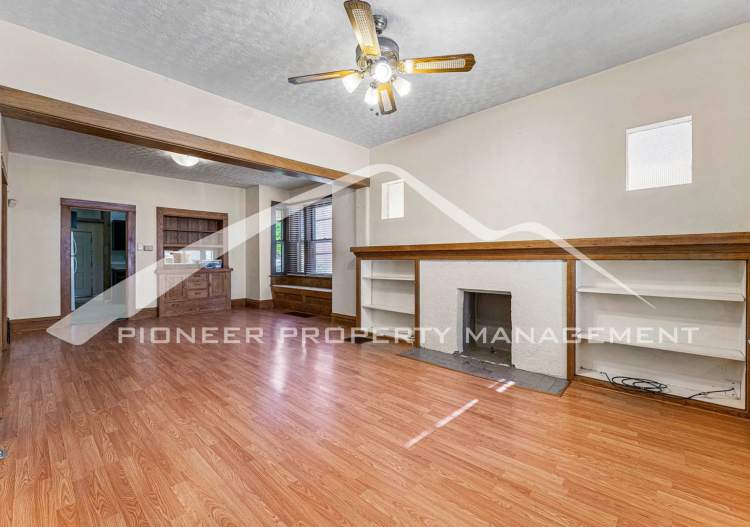 Single Family Home with 2 Car Garage and Central Air! — Photo 3