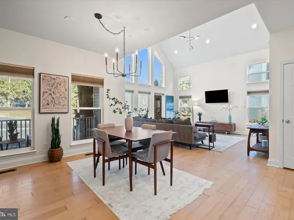 2046 S Shirlington Rd, Arlington, VA 22204