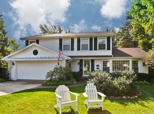 902 Dawes St, Libertyville, IL 60048