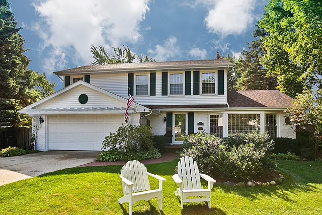 902 Dawes St photo 1