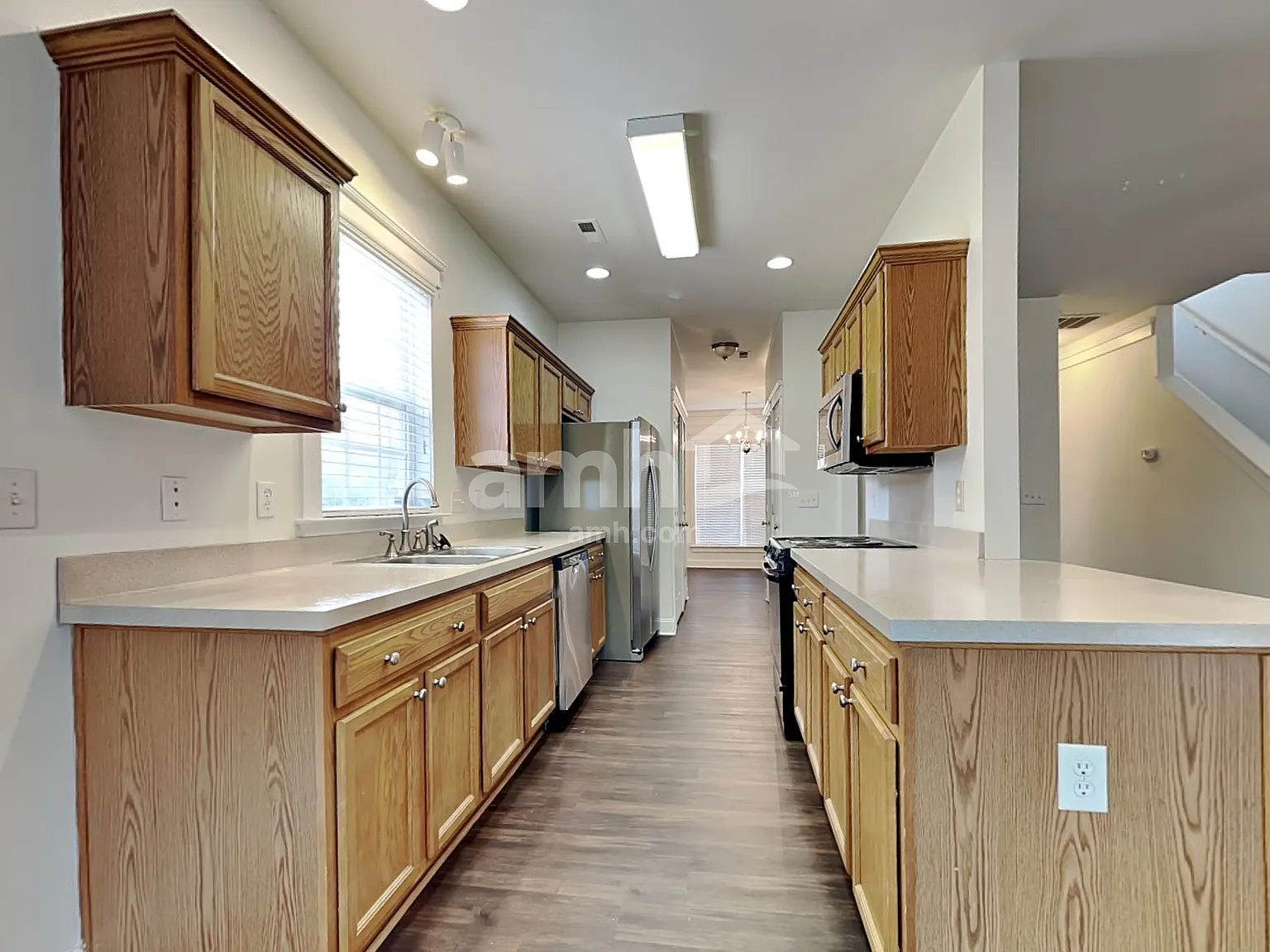3 bed, 2.5 bath, 1646 sqft, $1,865 — Photo 3