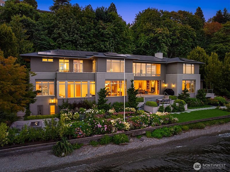 2nd image of 4911 NE Laurelcrest Lane