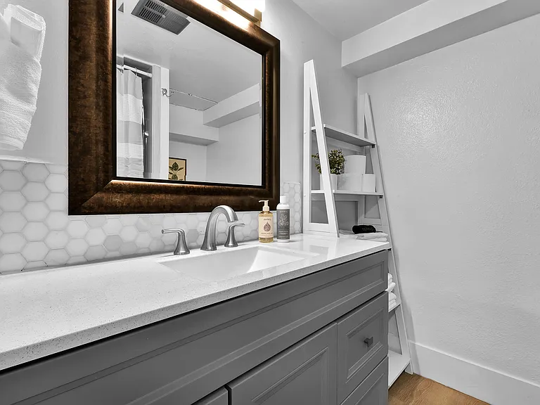 2306 W Madison Ave — Photo 43