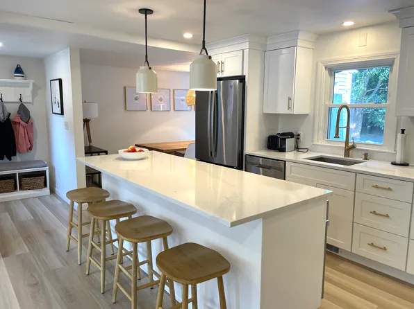370 Wallis Rd, Rye, NH 03870