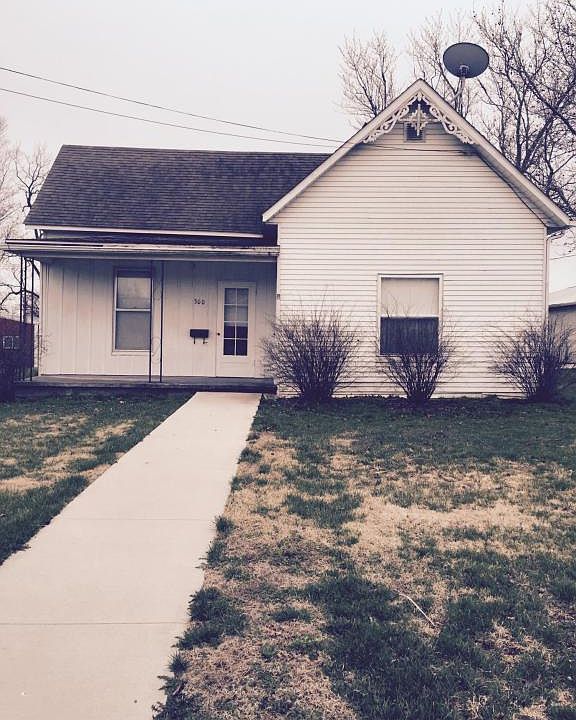 2nd image of 300 E Sexton St