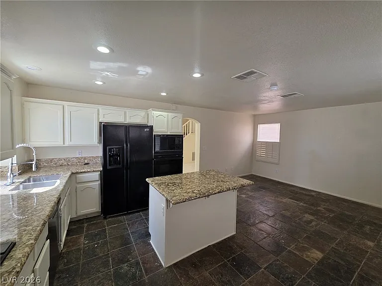 8008 Dover Shores Ave — Photo 12