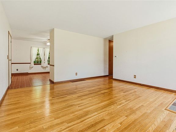 4th image of 6335 Wager Dr