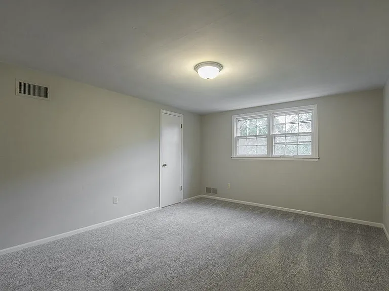 10116 Nieman Rd — Photo 32