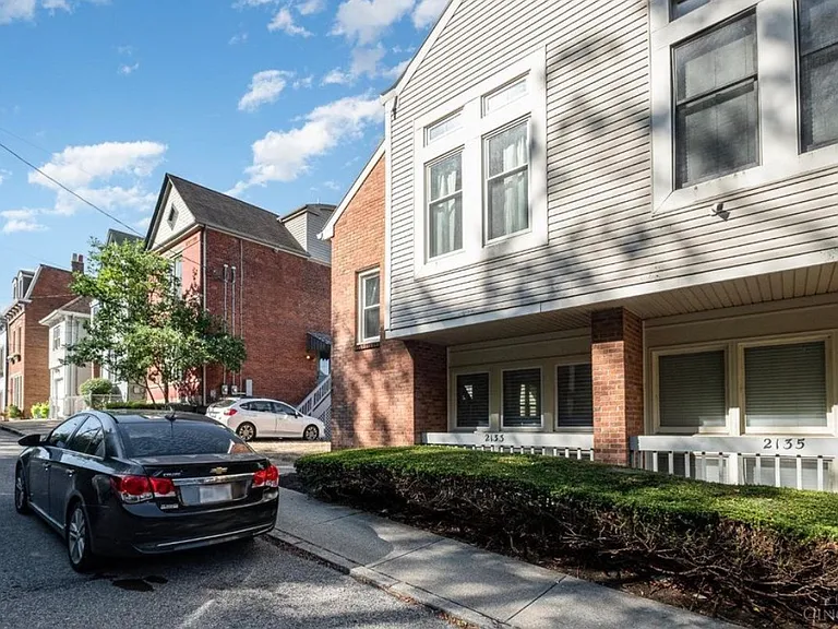 2133 Deerfield Pl #2 — Photo 3