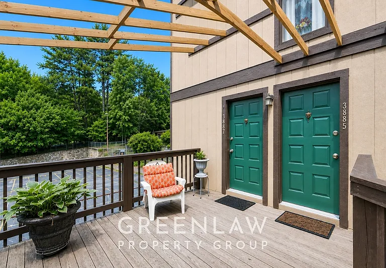 3885 Cedar Cir — Photo 1