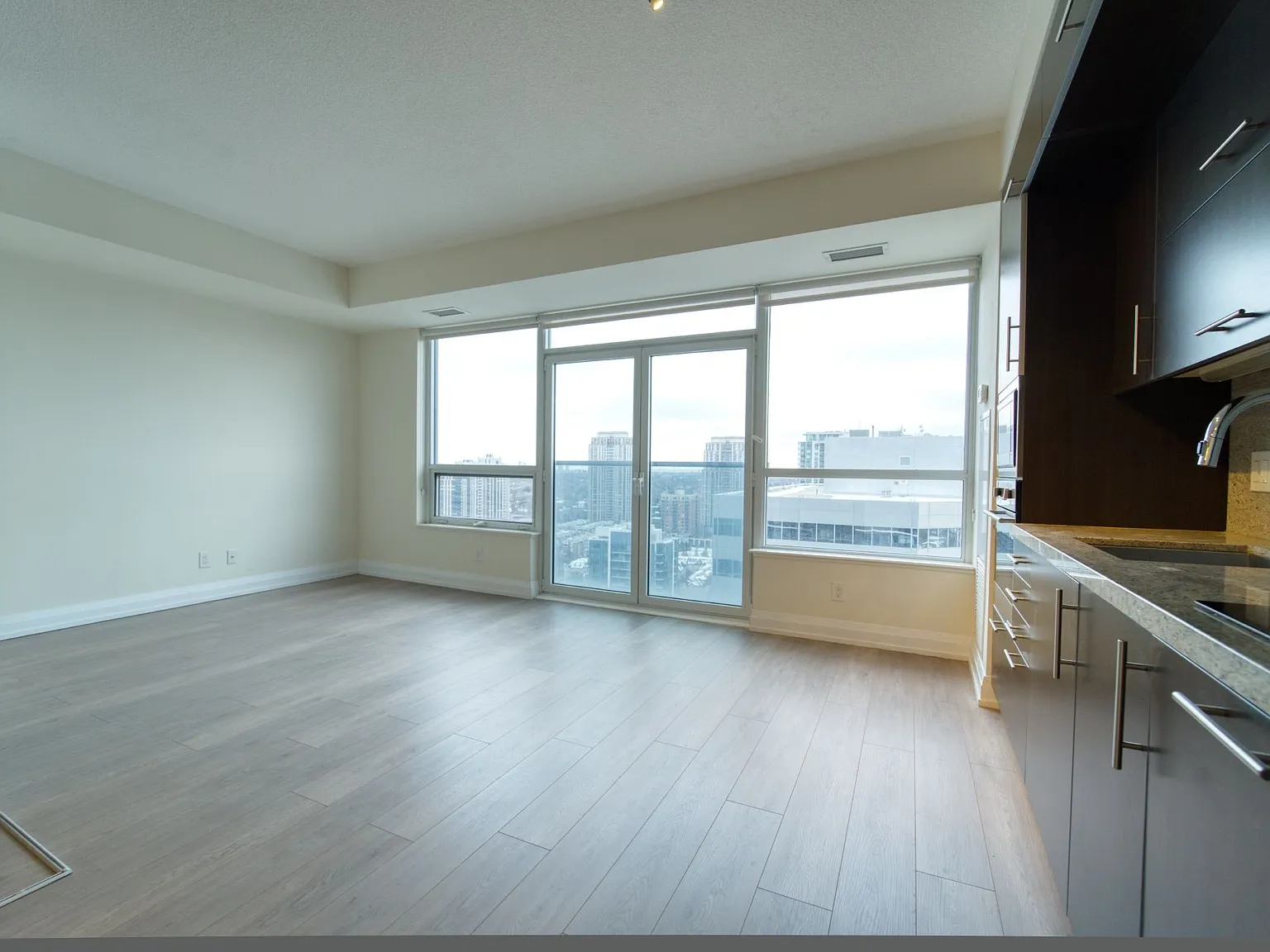 2 bed, 699 sqft, $2,500 — Photo 2