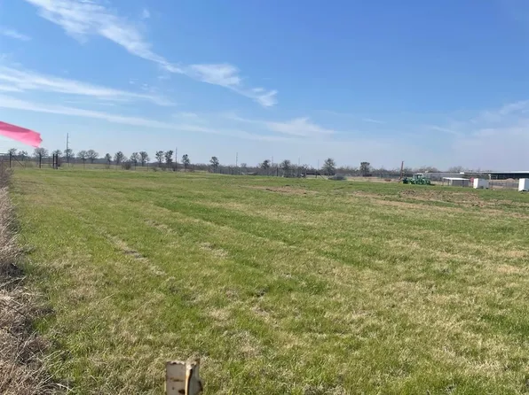 10 County Road 468, Elgin, TX 78621