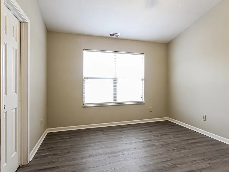 5384 Lakeside Manor Dr — Photo 13