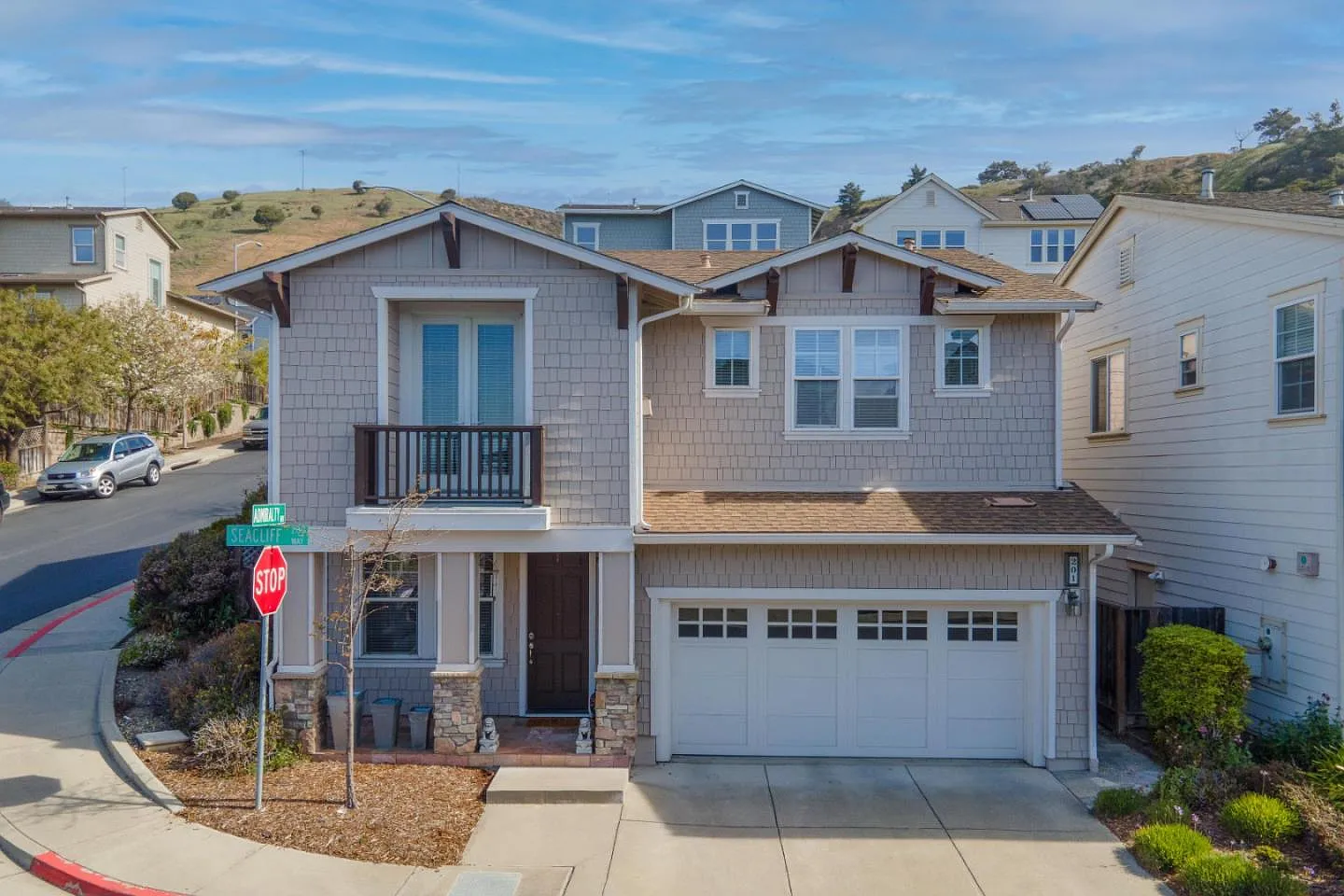 201 Seacliff Way photo 1