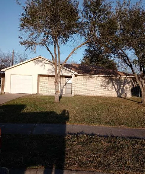 4918 Lauren Dr — Photo 1