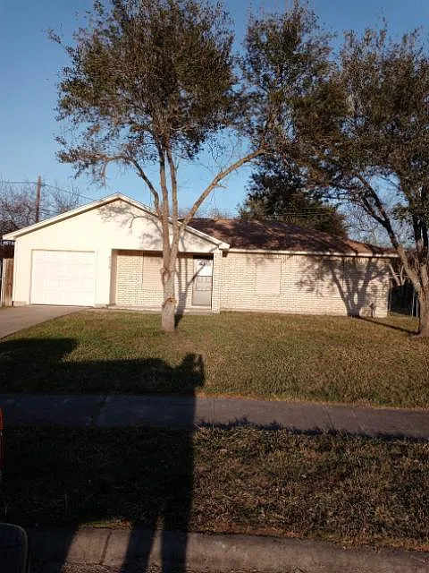 4918 Lauren Dr