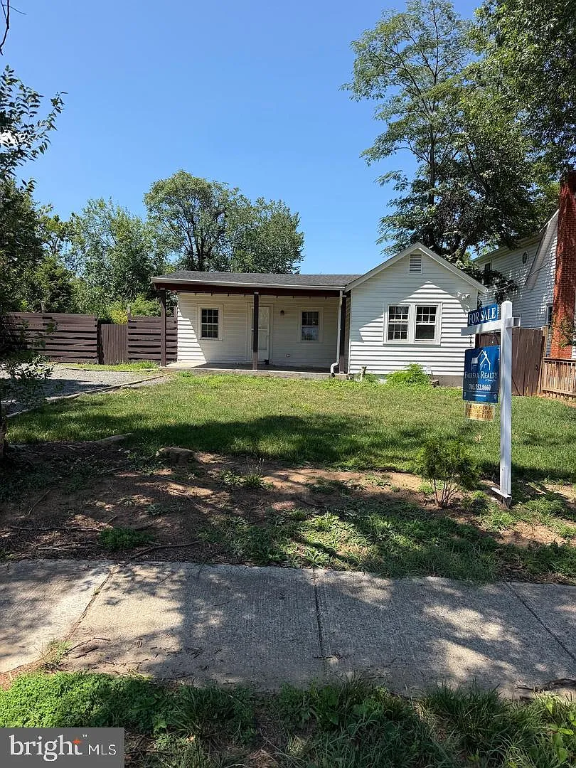 3 bed, 2.0 bath, 990 sqft, $3,200 — Photo 2