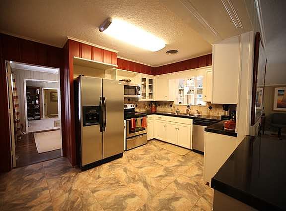 4th image of 2110 Central Dr