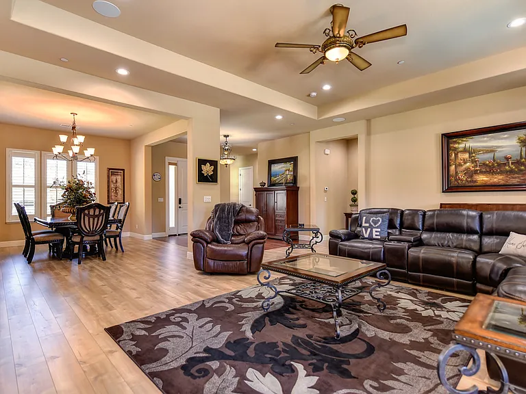 1410 W Colonial Pkwy — Photo 21