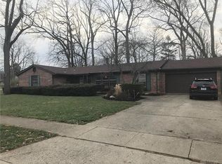 529 Locust Hill Dr, Englewood, OH