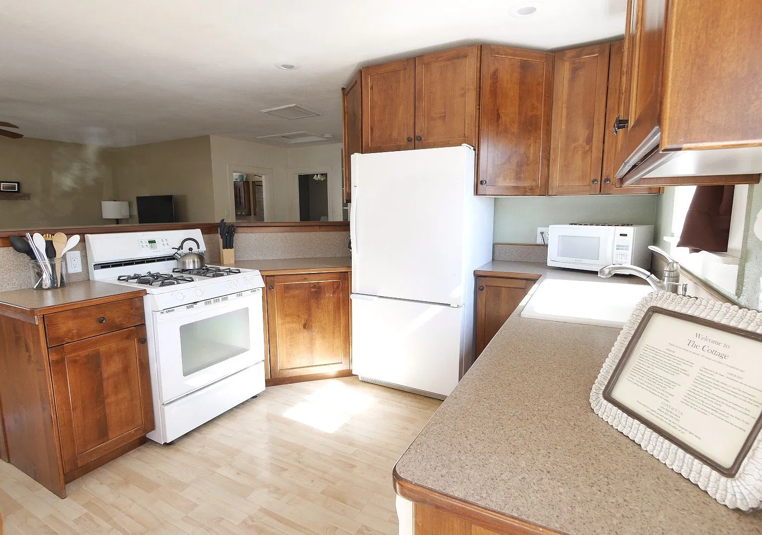 2206 N East St — Photo 3