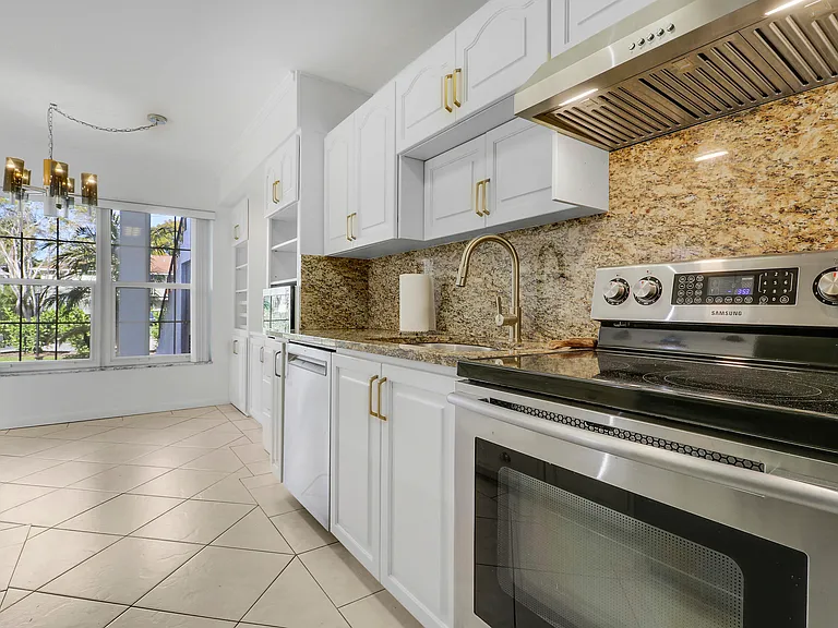 964 NW Spruce Ridge Dr #D1 — Photo 6