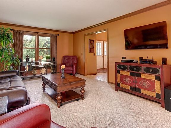 4th image of 7665 Acorn Ct