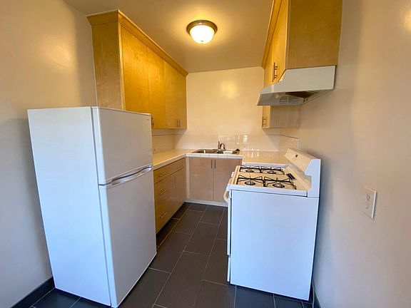 4th image of 14310 Chandler Blvd #5