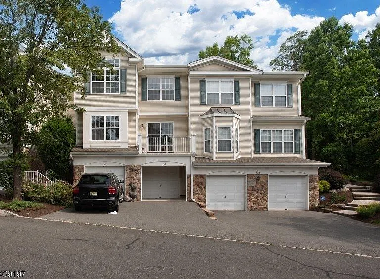 106 Wallace Ct — Photo 1
