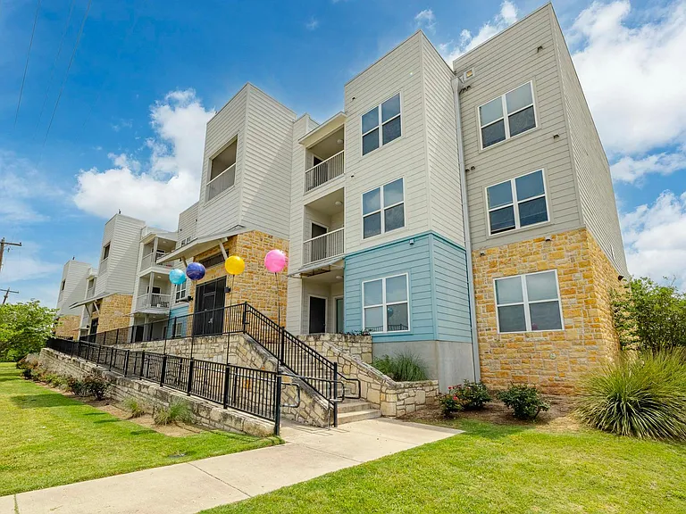 Reserve at Springdale — Photo 9
