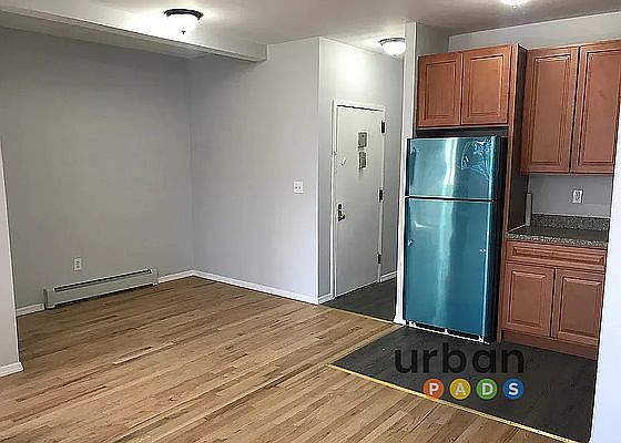 2nd image of 144 Jamaica Ave #5
