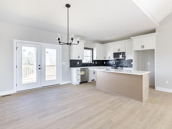 5th image of 50 Hawkins Ridge Rd E