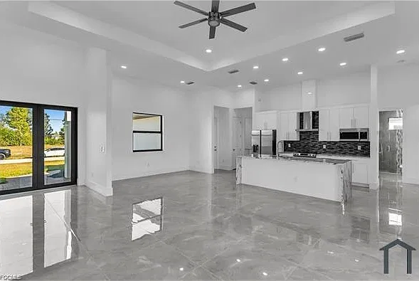 4 bed, 1960 sqft, $2,800 — Photo 4