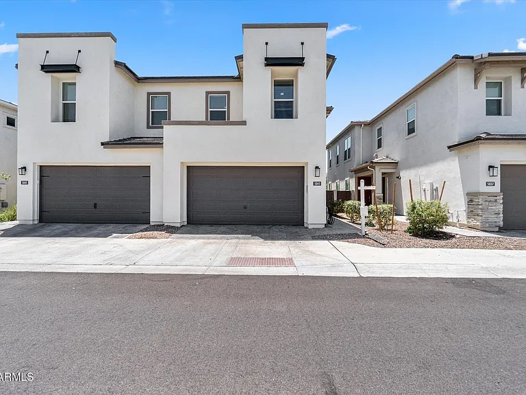5041 E Woodridge Dr — Photo 2