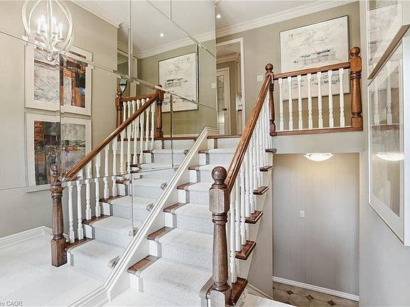 3rd image of 5 Maple Ave