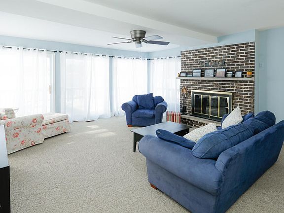 19381 Lakeshore Dr-104