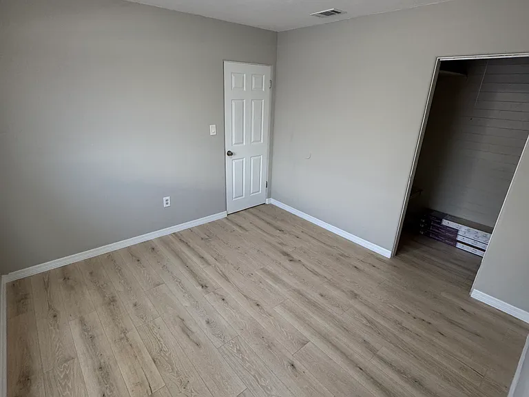 1418 18th Avenue Dr W — Photo 2