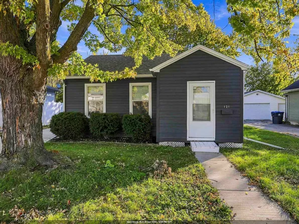 121 Plummer Ave, Neenah, WI 54956