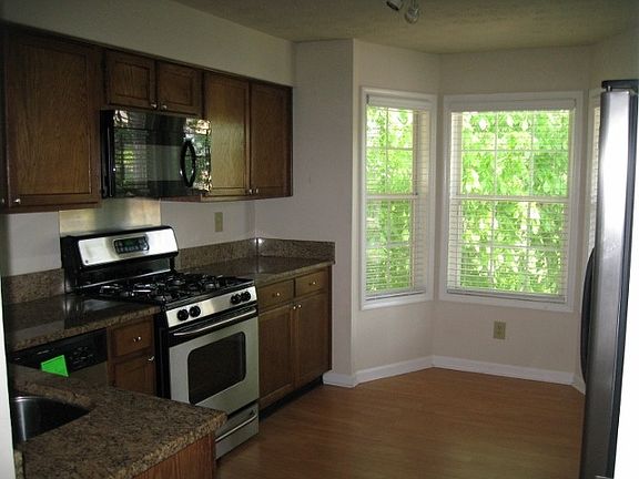 2nd image of 4000 Riverlook Pkwy SE #207