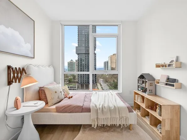 6087 Wilson Ave #604, Burnaby, BC V5H 4R8