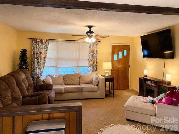 3rd image of 2931 Poplar Cir
