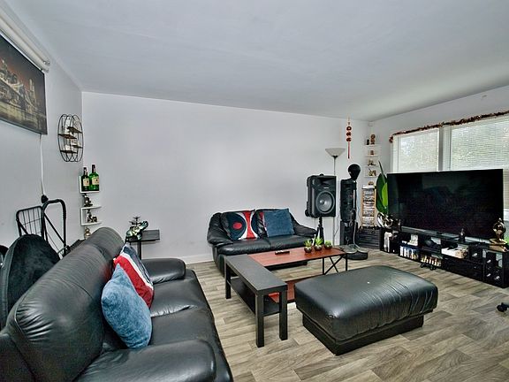 2nd image of 2643 W Farragut Ave APT 1W