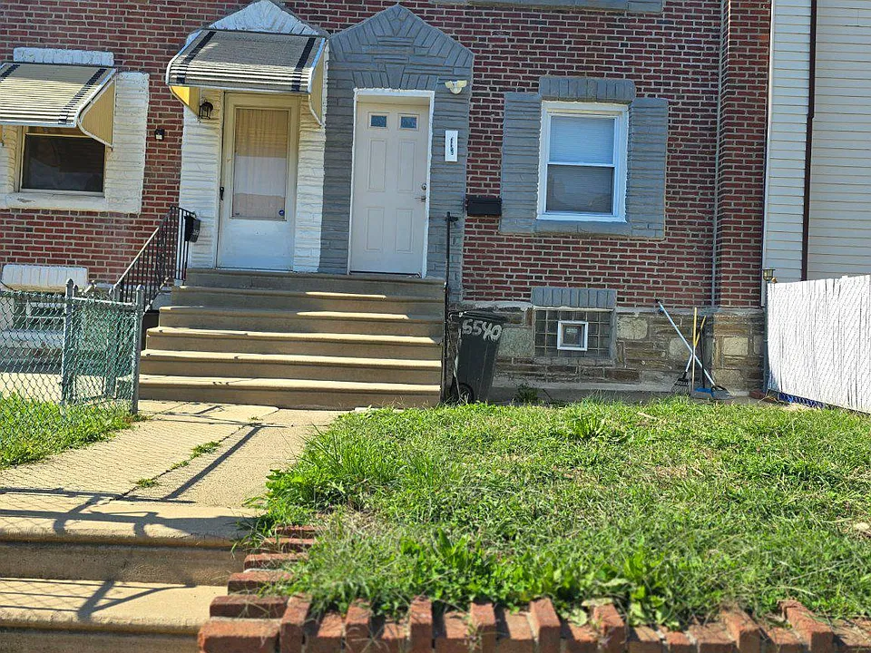 2066 Larue St