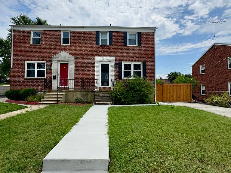 205 Sipple Ave — Photo 1