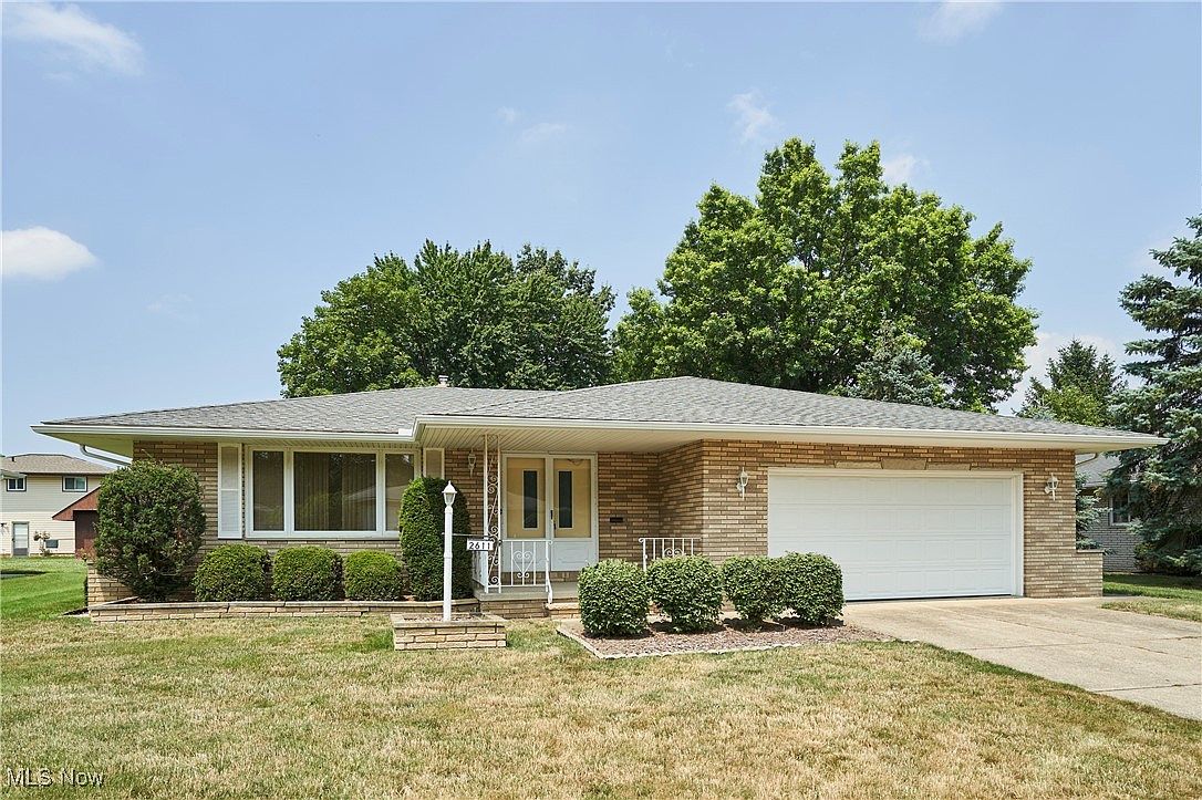 2611 Dorset Dr, Seven Hills, OH 44131 | Zillow