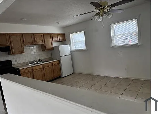 2 bed, $1,100 — Photo 3